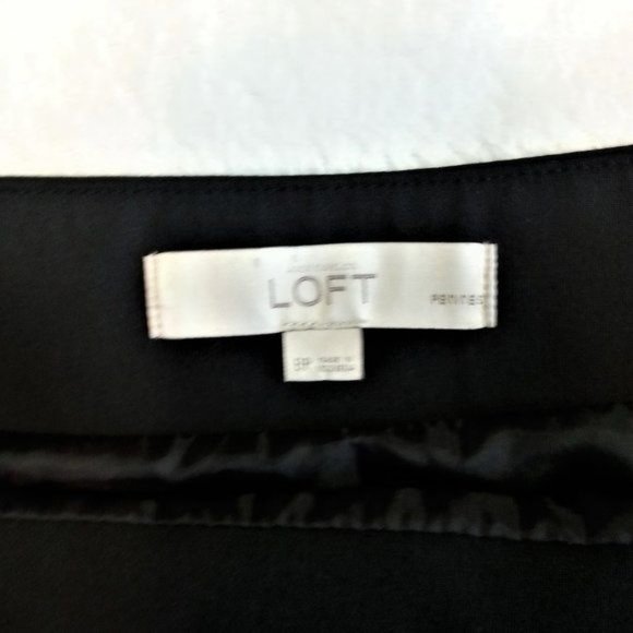Ann Taylor Loft Black skirt size 8P with pockets - Picture 5 of 8